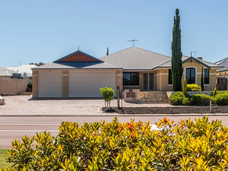 TRIPLE GARAGE, SIDE ACCESS, 747M2 BLOCK. SETTLERS HILLS LOCATION