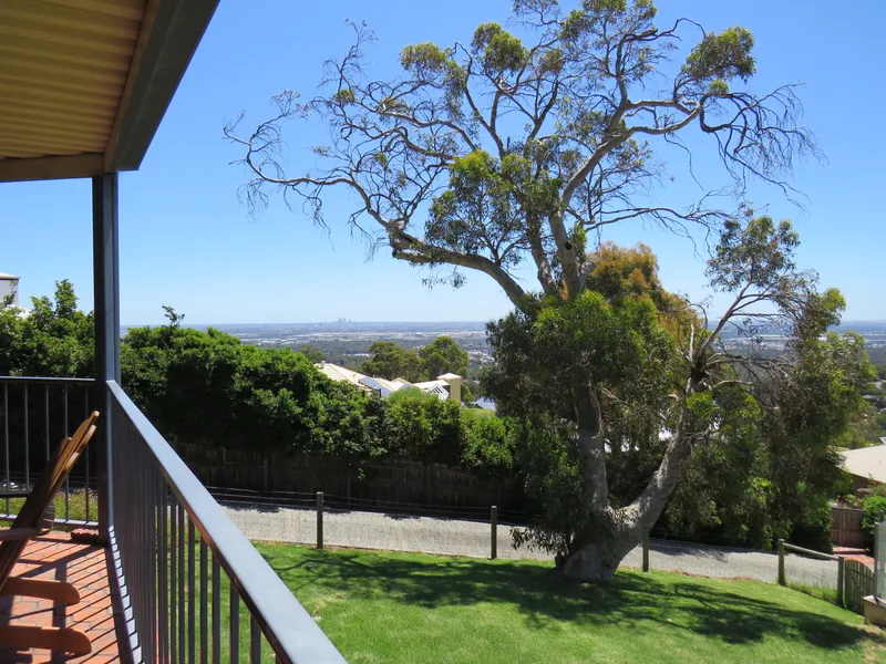 Darling Range views to the city, airport and beyond.