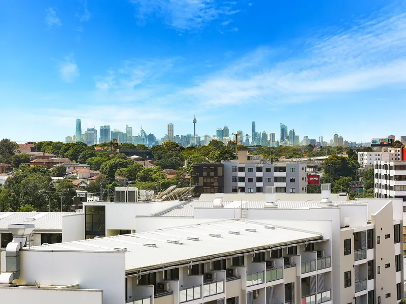 Cosmopolitan, north facing apartment moments from vibrant amenities