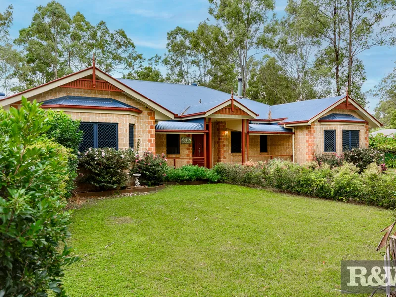 Fresh and Vibrant Acreage Residence - Shed and Pool