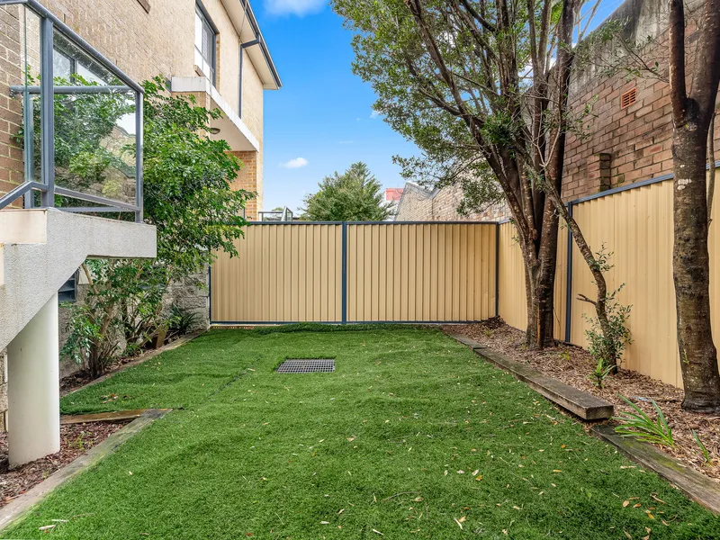 Huge Garden Apartment in Prime Brookvale Location with Ample Storage -Footsteps to Warringah Mall