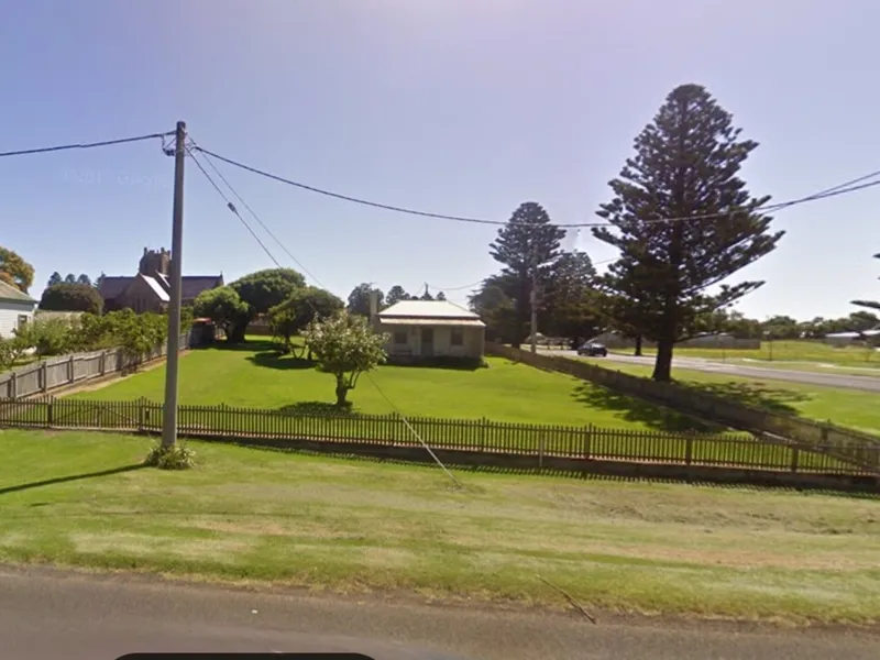 PORT FAIRY THE BEST BLOCK IN TOWN MAIN STREET NOT BEEN OFFERED FOR SALE IN 40+ YEARS