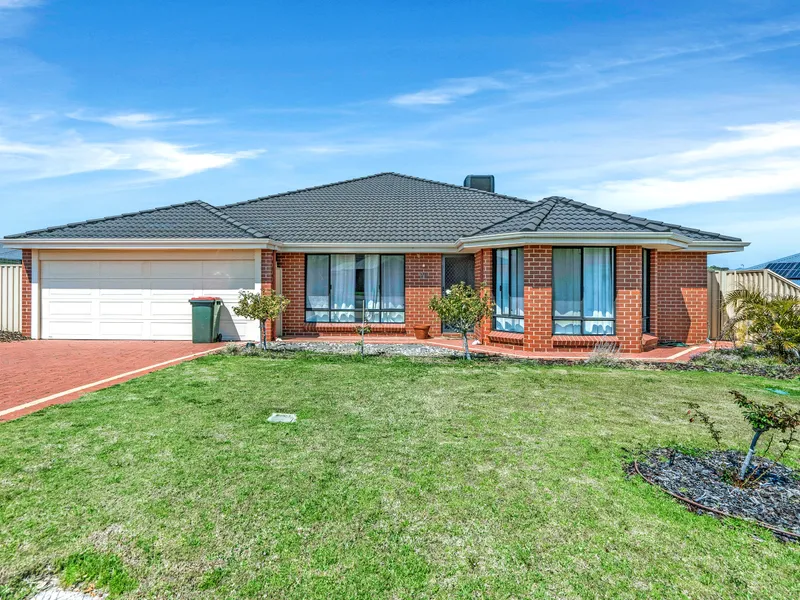 Close to parks and Binningup beach!