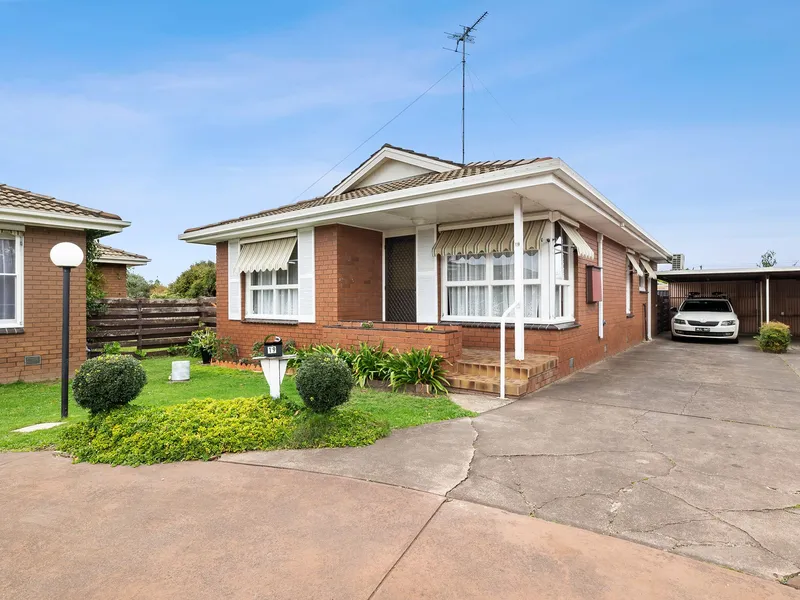 Immaculate 2 bedroom in perfect location.