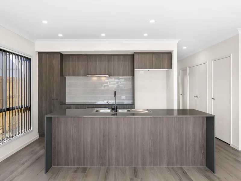 6 MCEVOY STREET, GREENBANK