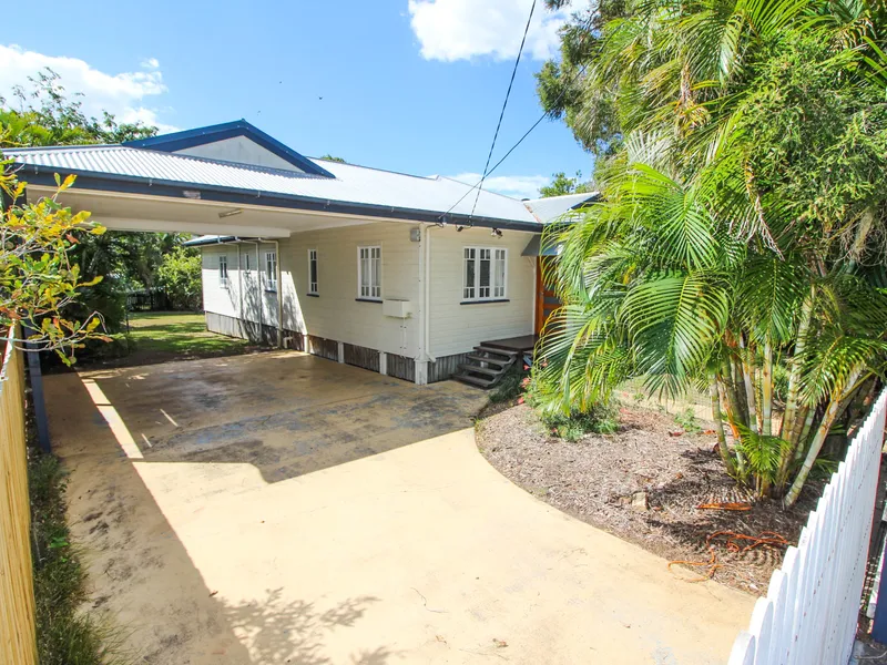 CUTE AND FULL OF CHARM ON 809SQM IN WYNNUM CENTRAL