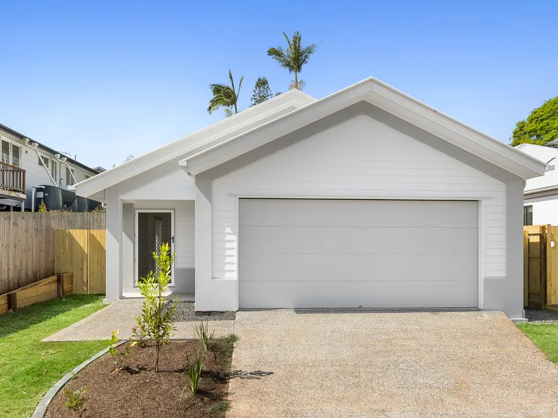 Near New Spacious Four Bedroom Daisy Hill Home