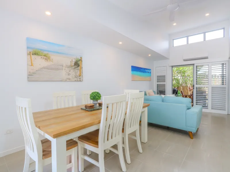 Fully furnished townhouse right across fromt the beach.