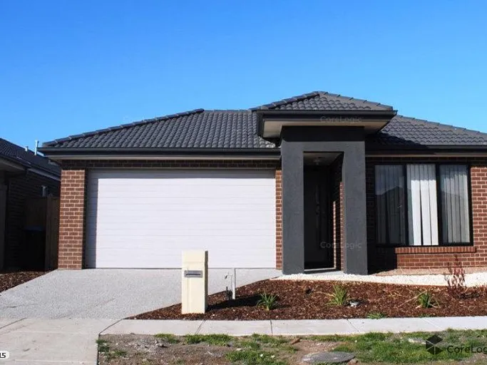 MASSIVE HOME - PERFECT FOR THE WHOLE FAMILY - MINUTES FROM P9 COLLEGE, SHOPS AND MORE *INSPECTIONS AND APPLICATIONS - PLEASE PHONE 0420 765 539*