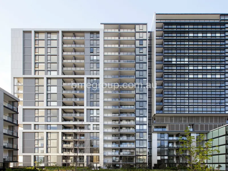 Luxury Level 14 Water View Apartment