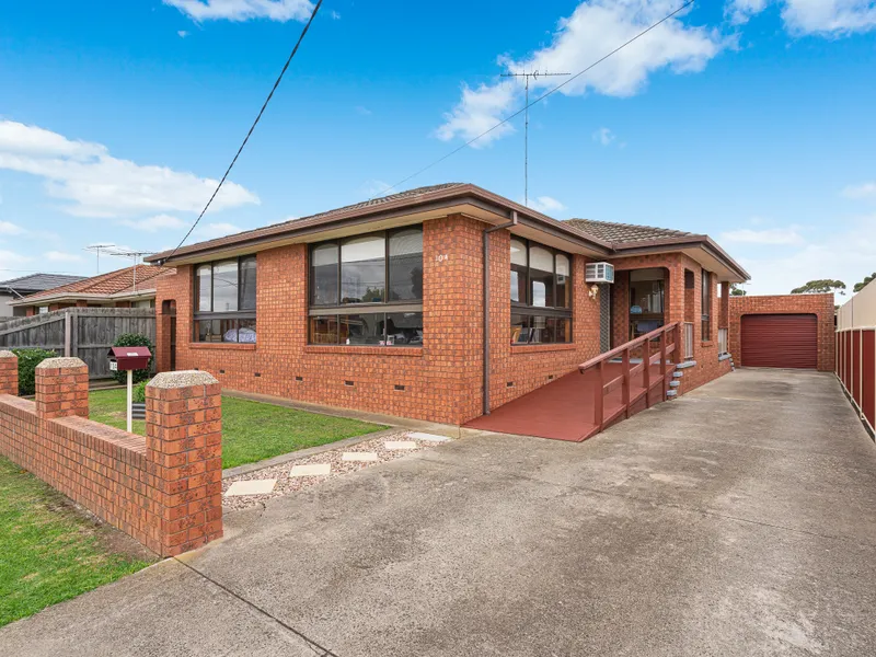Large Family Living in the Heart of Corio.