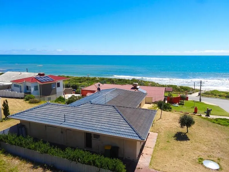 Beachside Living and Fantastic Views!!