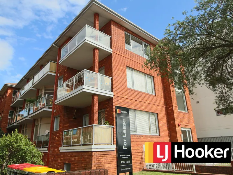 MODERN STUDIO APARTMENT- DIRECTLY OPPOSITE BEACH