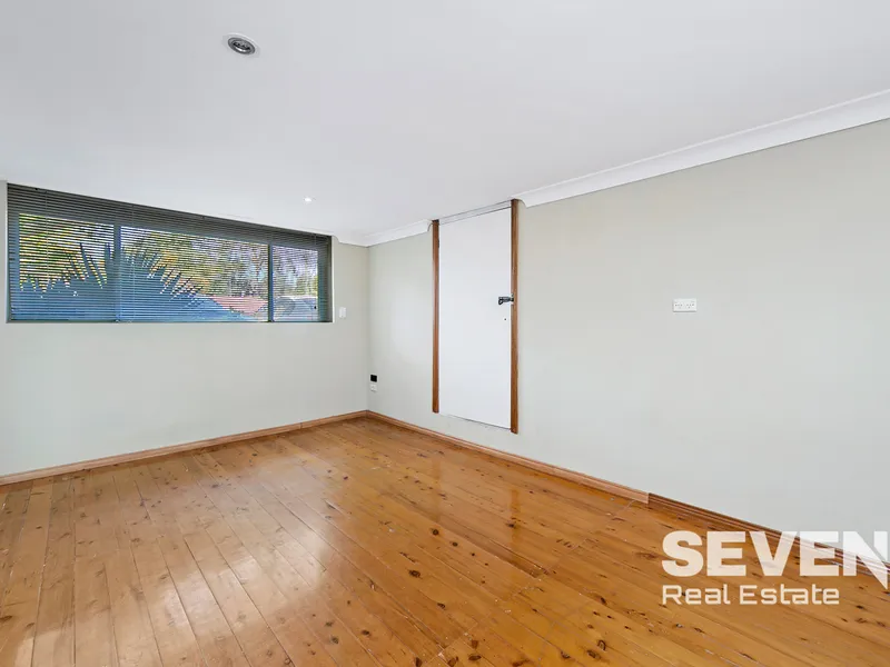 CONVENIENCE FLAT LIVING WITH TWO LIVING SPACES (INCL. WATER BILL)