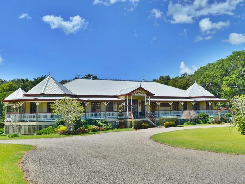 MAGNIFICENT MANSION MALENY