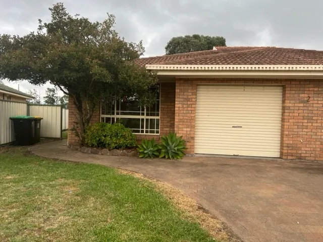 Tidy 3 Bed Unit In Quiet Street