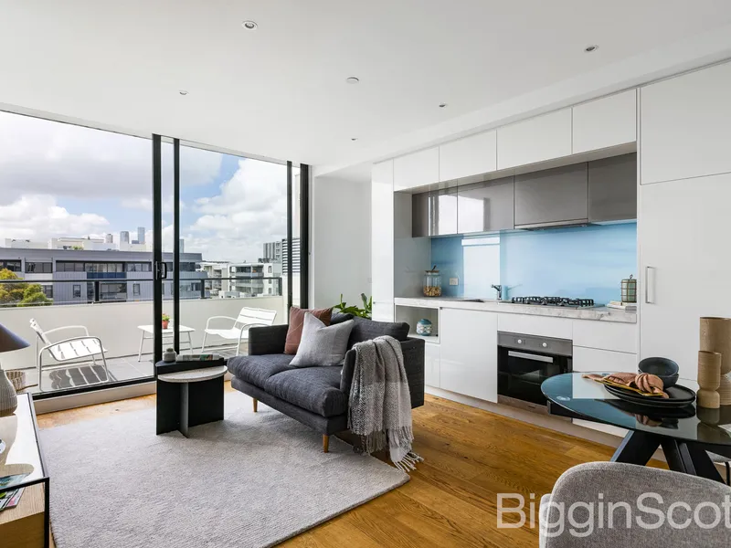 Top Floor and Beautifully Light