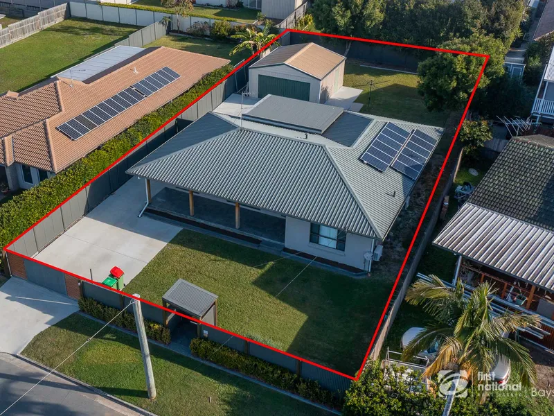 LOCATION PLUS - 150 METRES TO THE BAY