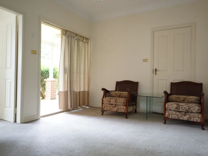 Bright and Furnished 2 Bedroom Granny Flat and bills included!