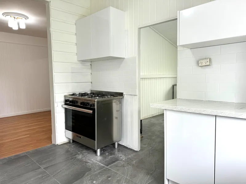 Renovated 1 Bedroom Unit - Close to everything