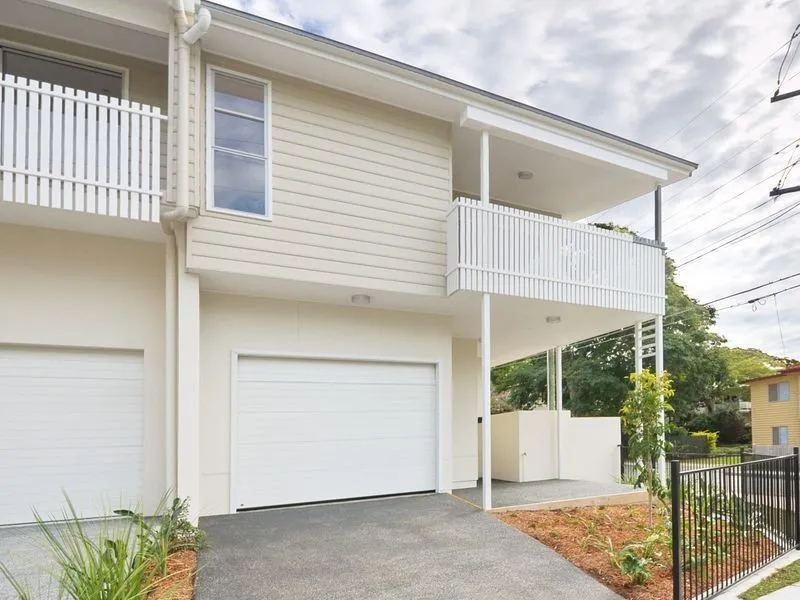 SPACIOUS TOWNHOUSE IN KELVIN GROVE!