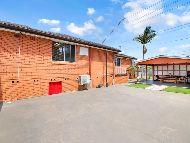 PROPERTY TO BE GRASPED BY BOTH HANDS