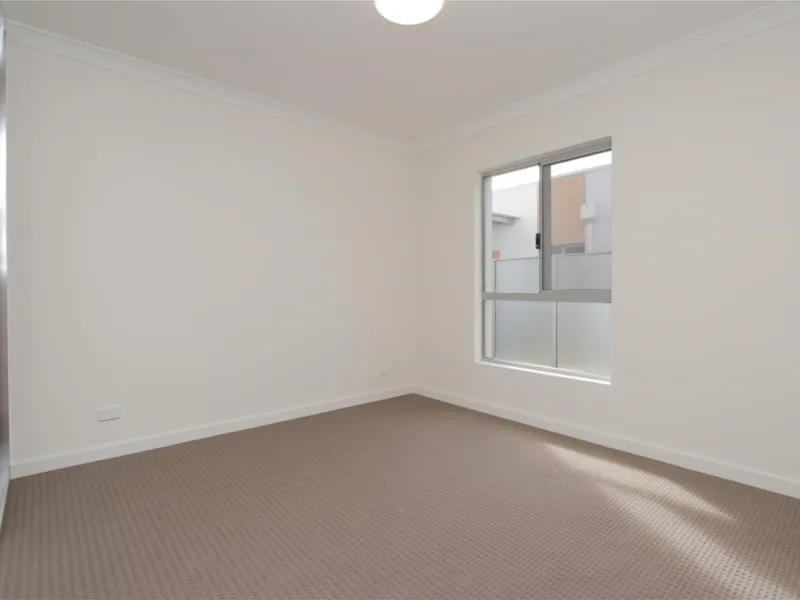 2 Bedrooms Modern Apartment with Air Conditioner, 5 mins walk to Carousel Shopping Centre