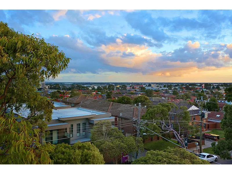 Neat-new, secluded and central