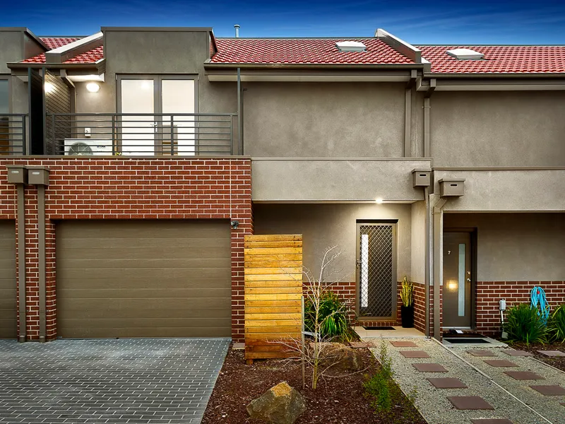 SPACIOUS THREE BEDROOM TOWNHOUSE