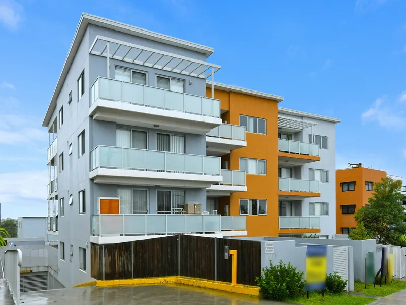 Spacious with 2 extra balconies