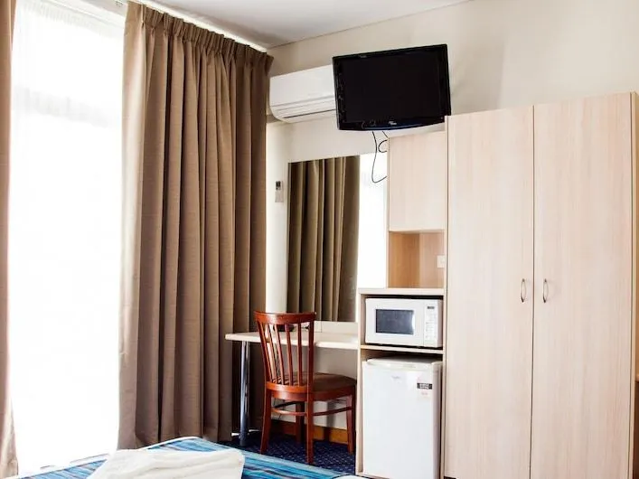 Fully Furnished Studio Room with ensuite and free parking secure access via pin code.