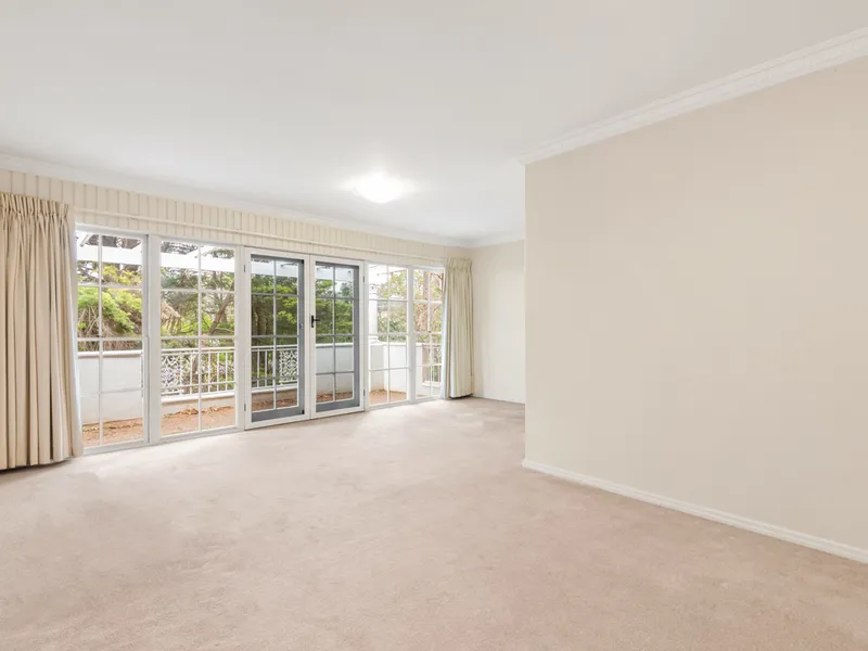 Light filled apartment moments to Lindfield village