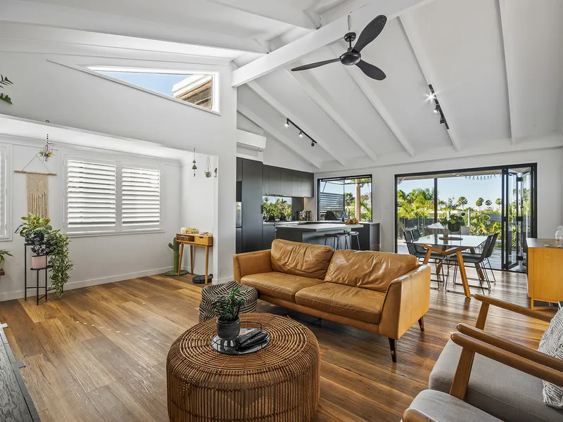 Modern Dual Living Home......Walk to Beach!