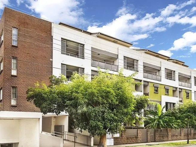 Split Level 2 Bedroom Apartment