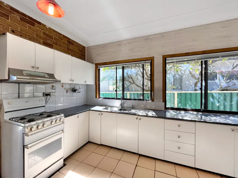 IMPRESSIVE LOCATION, NEAR LOCAL AMENITIES