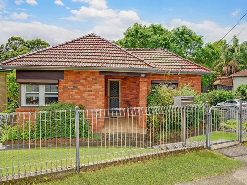 Enormous Potential with almost 30m frontage in a Sought After Catchment !