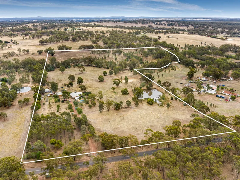 Prime Lifestyle Renovation Opportunity. 