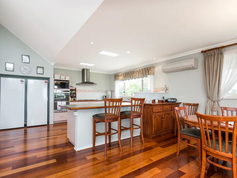 First Class Home in Beautiful Country Setting