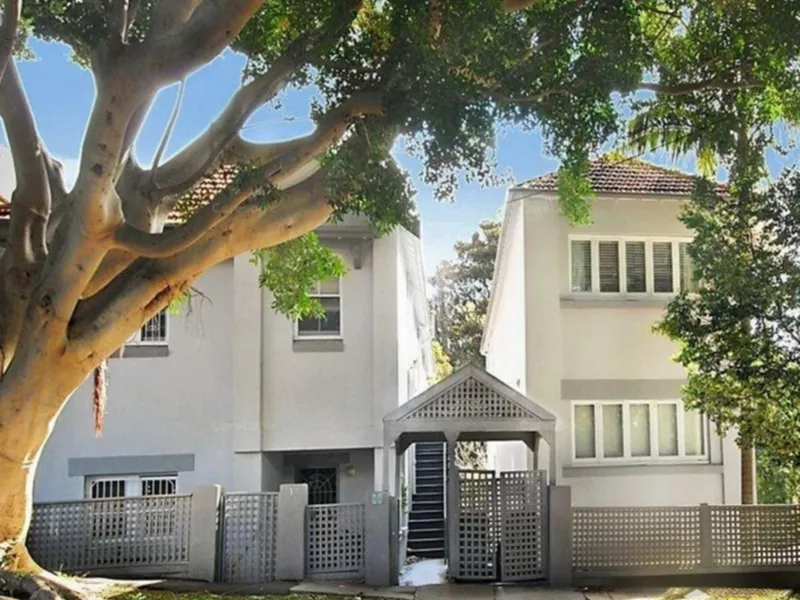 QUITE & PEACEFUL SMALL BLOCK MINUTES FROM COOGEE BEACH