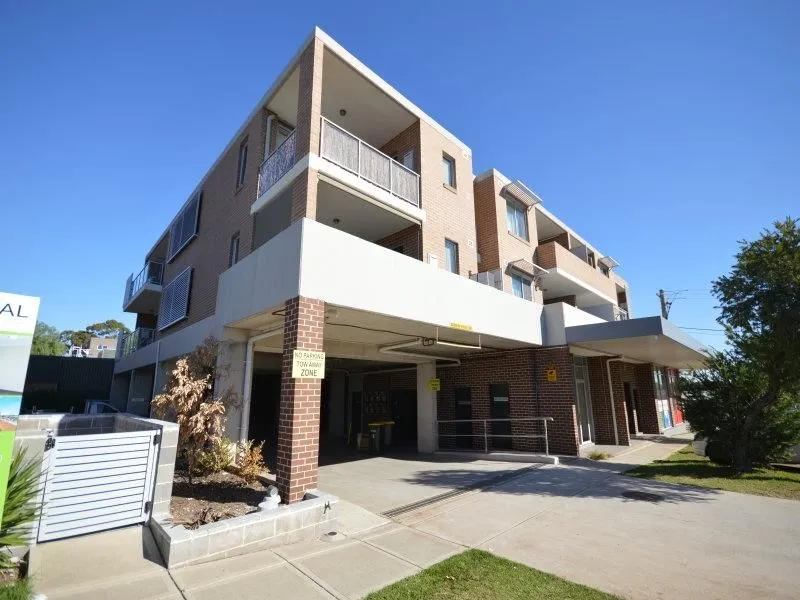 MODERN 2 BEDROOM APARTMENT WITH ROOFTOP! - LIVE IN OR INVEST!
