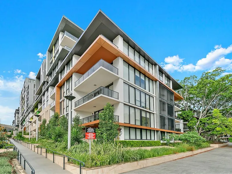 OVERSIZED 133sqm, NORTH ASPECT, WALK TO RIVER & TRAIN