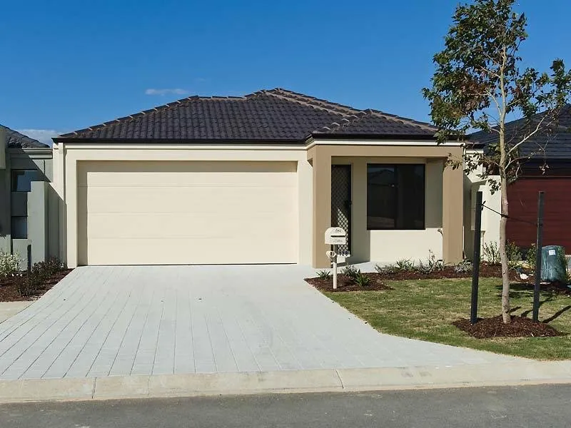 FANTASTIC LOCATION CLOSE TO SHOPS AND TRANSPORT