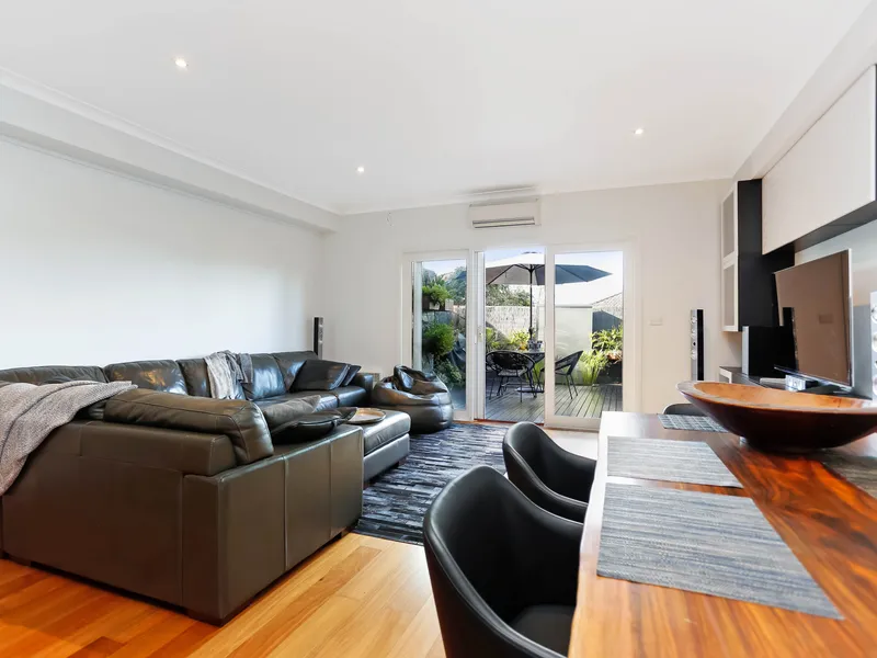 Huge 3 Bedroom Townhouse with 2 Living Zones