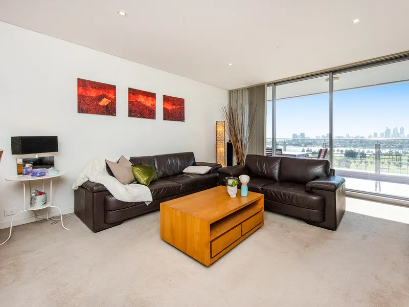 NOW IS THE TIME TO BUY .........THE BEST BUY IN BURSWOOD. GREAT CITY/SWAN RIVER VIEWS 