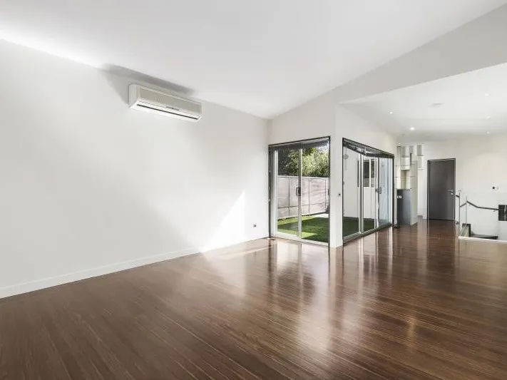 Superbly stylish & spacious townhouse in a quiet cul-de-sac
