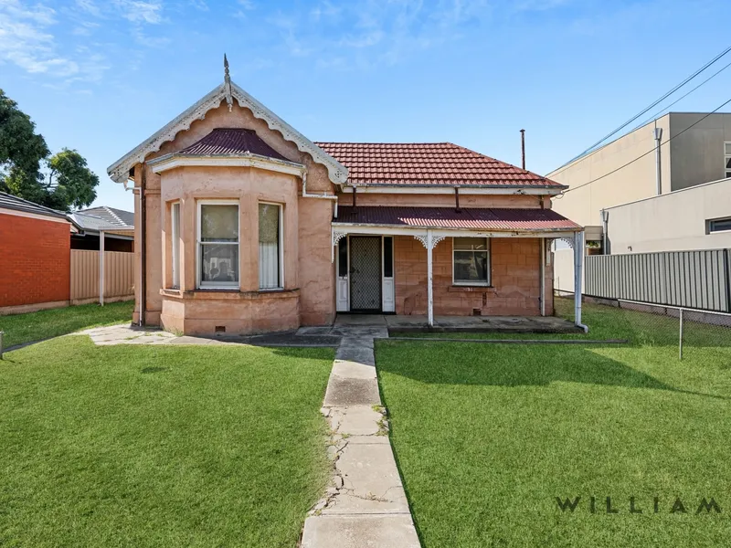THE GOLDEN OPPORTUNITY - Original C.1900 Villa - Two Flats on 888sqm in a Highly Prized Position!