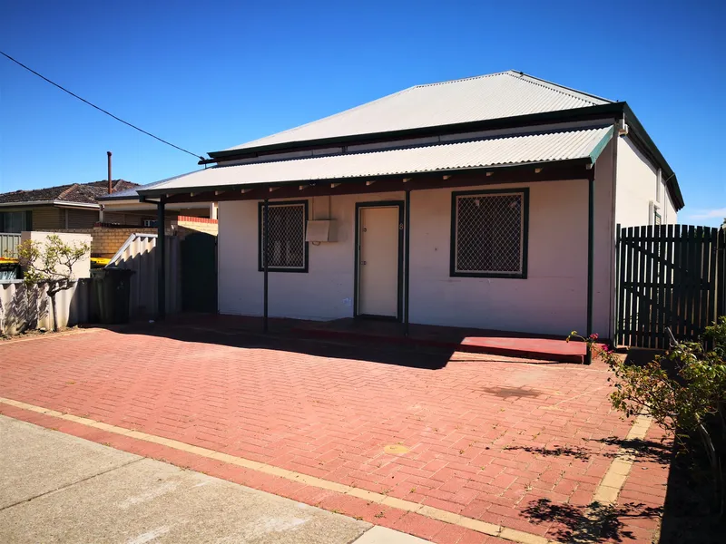 BOUTIQUE OPPORTUNITY!