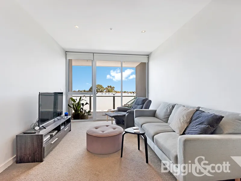 Large And Inviting With Lovely Views