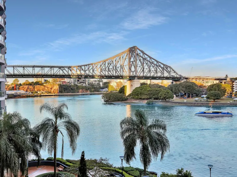 BELLAGIO - Brilliant location, stroll to Howard Smith Wharves & downtown shopping.