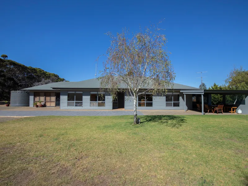 Fabulous Family Farm in Hugely Popular Penneshaw!